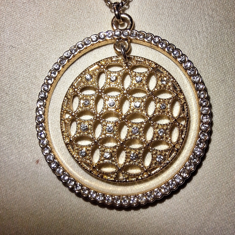 Elegant LOFT Gold-tone Metal Round Pendant Necklace Rinestone Gemstone
